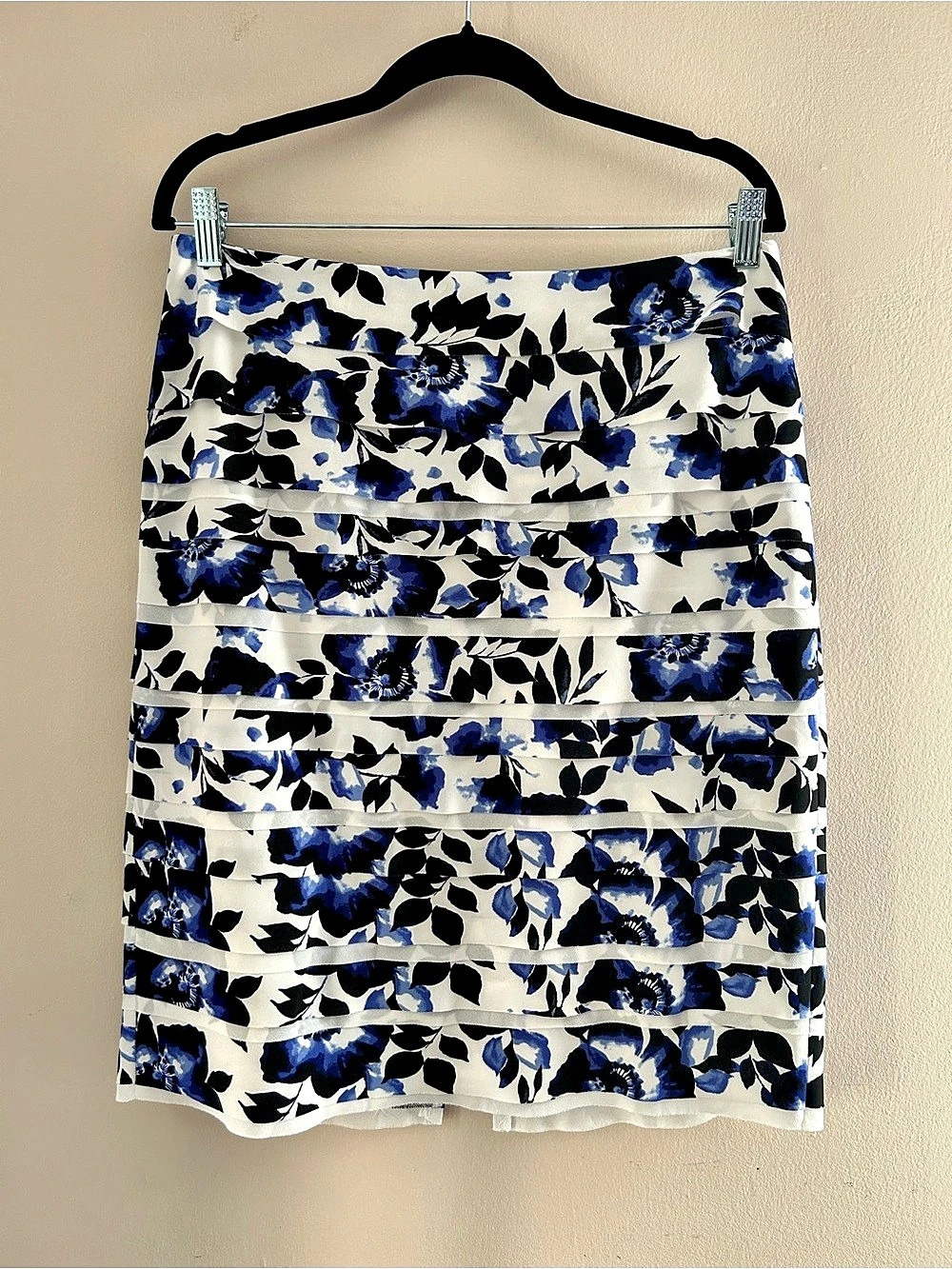 White House Black Market Floral Tiered Mesh Pencil Skirt – Size 10